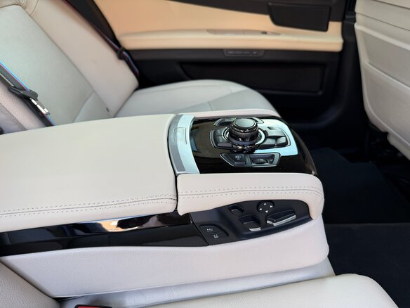 2012 BMW 7 серии Long 740Li xDrive V (F01/F02/F04) Рестайлинг, синий, 1900000 рублей - вид 15