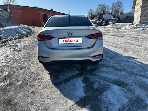 2019 Hyundai Solaris II, серебристый, 1600000 рублей - вид 4