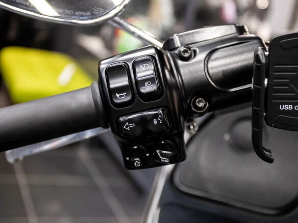 2018 Harley-Davidson Road Glide, серый, 1590000 рублей - вид 16