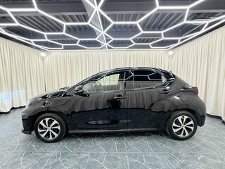 2020 Toyota Yaris IV, чёрный, 1229000 рублей, вид 3