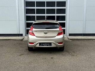 2012 Hyundai Solaris I, бежевый, 700000 рублей, вид 4