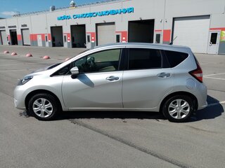 2020 Nissan Note II Рестайлинг, серебристый, 949000 рублей, вид 2