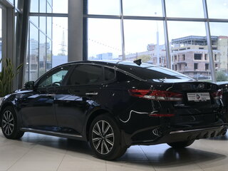 2019 Kia Optima IV Рестайлинг, чёрный, 2045000 рублей, вид 4