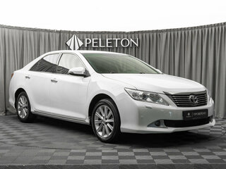 2013 Toyota Camry VII (XV50), белый, 1480000 рублей, вид 2