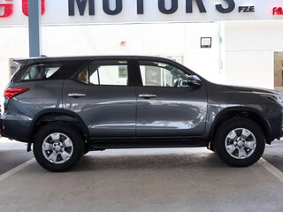 2026 Toyota Fortuner II Рестайлинг, серый, 4900000 рублей, вид 5