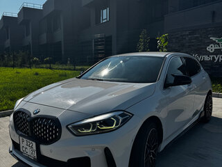 2021 BMW 1 серии 118i III (F40), белый, 1900000 рублей, вид 1