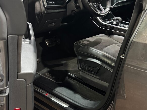 2019 Audi Q8 55 TFSI I (4M), серый, 4990000 рублей - вид 9