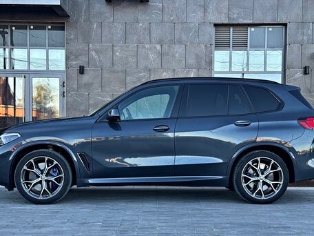 2020 BMW X5 40d IV (G05/G18), серый, 6850000 рублей, вид 2