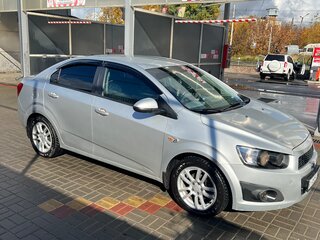 2014 Chevrolet Aveo II, серебристый, 700000 рублей, вид 4