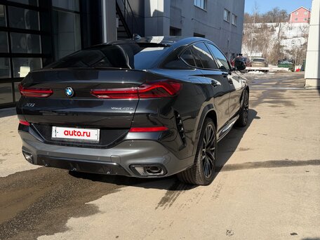 2022 BMW X6 40i III (G06), чёрный, 9500000 рублей, вид 4