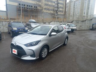 2021 Toyota Yaris IV, серый, 1140000 рублей, вид 4
