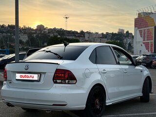 2018 Volkswagen Polo V Рестайлинг, белый, 1900000 рублей, вид 4