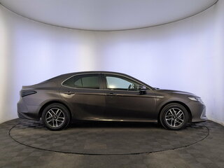 2022 Toyota Camry VIII (XV70) Рестайлинг, коричневый, 3200000 рублей, вид 4