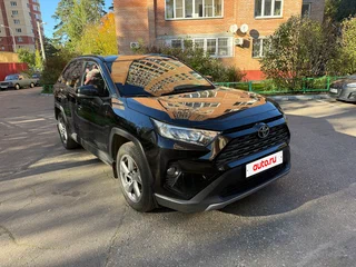 2021 Toyota RAV4 V (XA50), чёрный, 3900000 рублей, вид 2