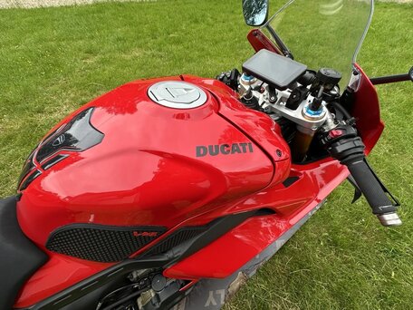 2023 Ducati Panigale V4, красный, 2680000 рублей, вид 3
