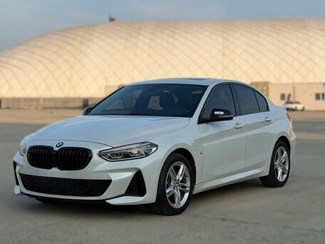 2023 BMW 1 серии 120i III (F52) Рестайлинг, белый, 1740000 рублей, вид 3