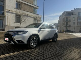 2019 Mitsubishi Outlander III Рестайлинг 3, белый, 1690000 рублей, вид 1