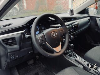 2014 Toyota Corolla XI (E160, E170, E180), белый, 1500000 рублей, вид 3