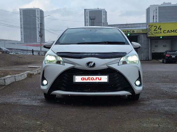 2018 Toyota Vitz III (XP130) Рестайлинг 2, белый, 900000 рублей - вид 5