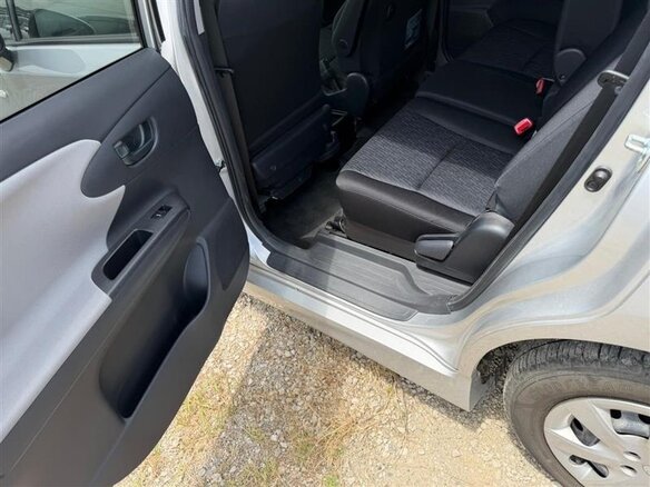 2011 Toyota Wish II, серебристый - вид 36