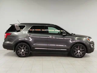 2017 Ford Explorer V Рестайлинг, серый, 2550000 рублей, вид 4