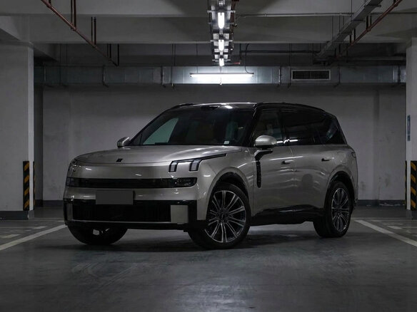 2026 Lynk & Co 900, серебристый, 7300000 рублей