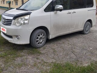 2013 Toyota Noah II (R70), белый, 1450000 рублей, вид 1