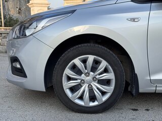 2018 Hyundai Solaris II, серебристый, 1500000 рублей, вид 5