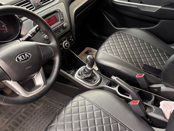 2014 Kia Rio 6-speed III, чёрный, 820000 рублей - вид 11