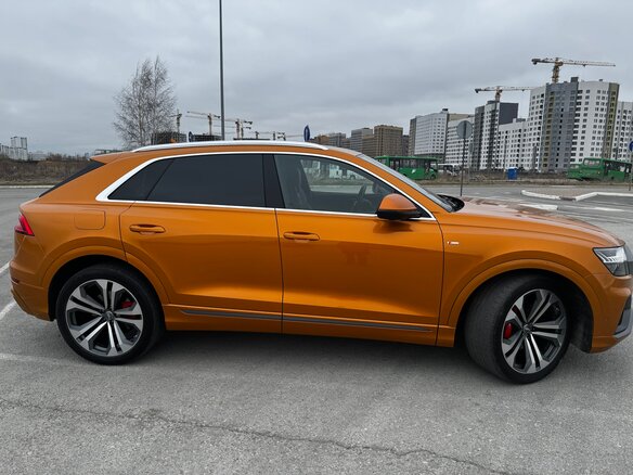 2018 Audi Q8 55 TFSI I (4M), оранжевый, 5950000 рублей - вид 8