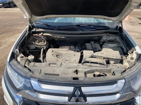 2015 Mitsubishi Outlander III Рестайлинг, белый, 1290000 рублей, вид 4