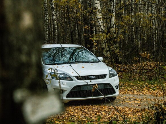 2008 Ford Focus ST II Рестайлинг, белый, 1100000 рублей - вид 2