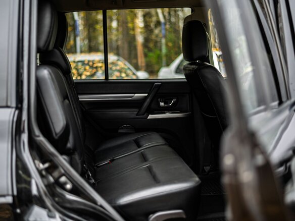 2013 Mitsubishi Pajero IV Рестайлинг 1, чёрный, 1744000 рублей - вид 10