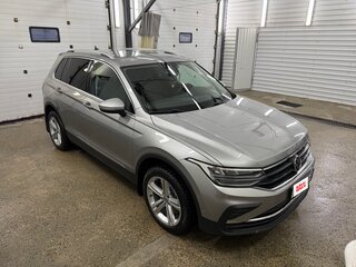 2021 Volkswagen Tiguan II Рестайлинг, серебристый, 3500000 рублей, вид 1