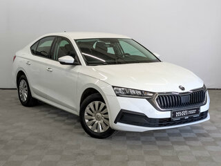2021 Skoda Octavia IV (A8), белый, 2280000 рублей, вид 3