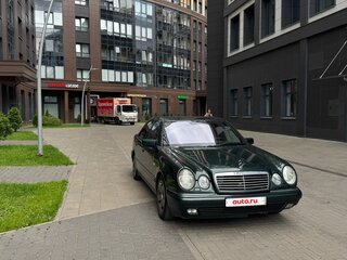 1998 Mercedes-Benz E-Класс 220 II (W210, S210), зелёный, 491000 рублей, вид 2