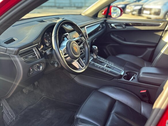 2020 Porsche Macan I Рестайлинг, красный, 5100000 рублей - вид 3