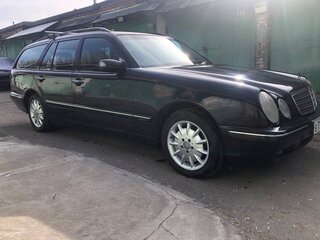 2001 Mercedes-Benz E-Класс 270 II (W210, S210) Рестайлинг, чёрный, 850000 рублей, вид 3