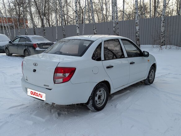 2013 Lada (ВАЗ) Granta I, белый, 300000 рублей - вид 3