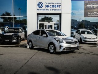 2020 Kia Rio IV Рестайлинг, серебристый, 1530000 рублей, вид 1