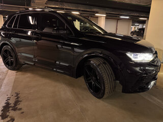 2021 Volkswagen Tiguan II Рестайлинг, чёрный, 4350000 рублей, вид 2