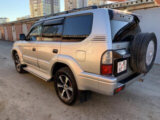 2001 Toyota Land Cruiser Prado 90 Series Рестайлинг, серебристый, 1380000 рублей, вид 4