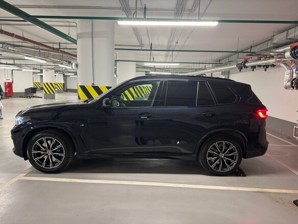 2021 BMW X5 40i IV (G05/G18), чёрный, 8150000 рублей - вид 5