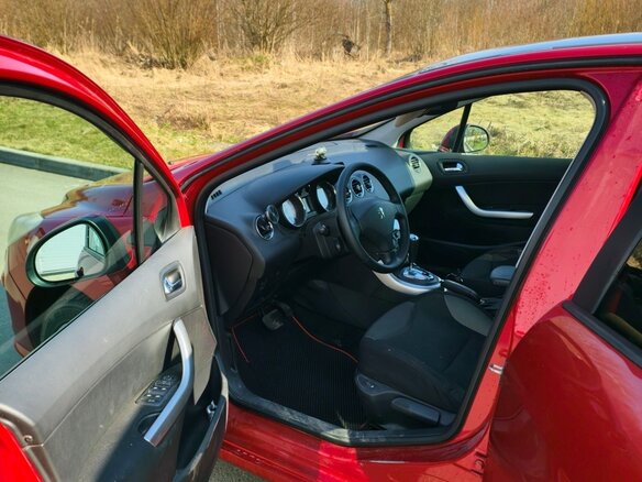 2008 Peugeot 308 I, красный, 400000 рублей - вид 10