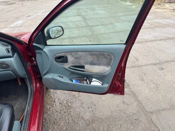 1998 Renault Megane I, красный, 120000 рублей - вид 11