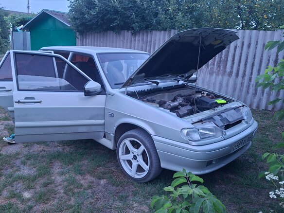 2004 Lada (ВАЗ) 2115, серебристый, 145000 рублей - вид 3
