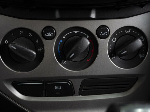 2012 Ford Focus III, чёрный - вид 15