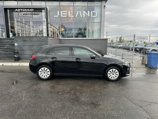 2020 Mercedes-Benz A-Класс 200 IV (W177), чёрный, 2050000 рублей, вид 4