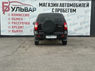 2018 Chevrolet Niva I Рестайлинг, коричневый, 840000 рублей, вид 5