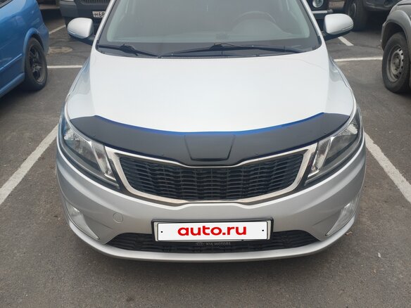 2014 Kia Rio 4-speed III, серебристый, 915000 рублей